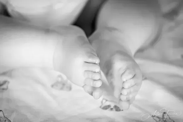 photo-nouveau-ne-noir-et-blanc