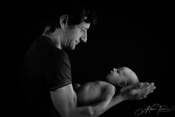 photo-nouveau-ne-noir-et-blanc